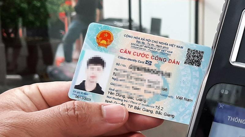 Sử dụng chức năng quét mã QR code trên thẻ CCCD gắn chíp trong giao dịch hành chính và trong khám, chữa bệnh